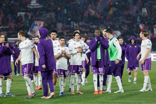 ACF Fiorentina s players celebrate their victory at the end of the match during the match of 21th day of the Serie A Championship between Bologna FC vs ACF Fiorentina at the Renato dall Ara Stadium on 15 January 2026 in Bologna, BO.  Copyright: xEmanuelexPennacchio IPAxSportx xipa-agency.netx xx IPA_70257452 IPA_Agency_IPA70257452