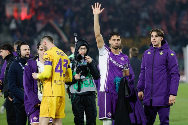 ACF Fiorentina s players celebrate their victory at the end of the match during the match of 21th day of the Serie A Championship between Bologna FC vs ACF Fiorentina at the Renato dall Ara Stadium on 15 January 2026 in Bologna, BO.  Copyright: xEmanuelexPennacchio IPAxSportx xipa-agency.netx xx IPA_70257483 IPA_Agency_IPA70257483