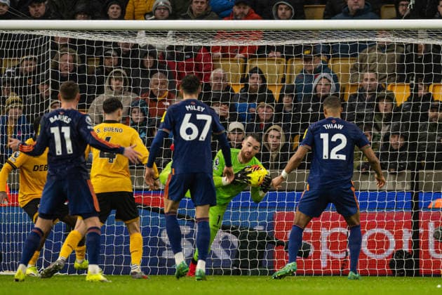18th January 2026; Molineux Stadium, Wolverhampton, West Midlands, England; Premier League Football, Wolverhampton Wanderers versus Newcastle United; Jose Sa of Wolverhampton Wanderers makes a save  GodfreyxPitt Content restricted for UK based newspaper