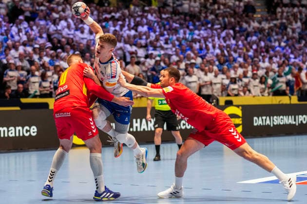 European Handball Championship, Montenegro Faroe Islands Baerum 20260118 Faroe Islands Oli Mittun during the European Championship handball match between the Faroe Islands and Montenegro in Unity Arena Photo Cornelius Poppe NTB Baerum Norway EDITORIAL USE ONLY RESTRICTED USE FOR BETTING COMPANIES  Copyright: xCorneliusxPoppex xNTBx