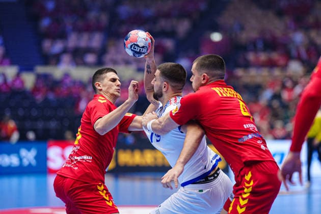 Ivan Djonov North Macedonia, 38 , Martim Costa Portugal, 79 , Martin Velkovski North Macedonia, 04 DEN, North Macedonia vs Portugal, Handball, EHF European Championship 2026, Group B, Matchday 2, 18 01 2026 DEN, North Macedonia vs Portugal, Handball, EHF European Championship 2026, Group B, Matchday 2, 18 01 2026 Herning Copyright: xEibner-Pressefoto MarcelxvonxFehrnx EP_MFN
