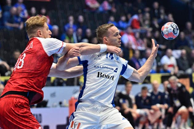 KRISTIANSTAD, SWEDEN 20260118 Poland s Tomasz Gebala and Iceland s Omar Ingi Magnusson in action during the 2026 EHF European Men s Handball Championship the EHF Euro 2026 match between Poland and Iceland at Kristianstad Arena, in Kristianstad, Sweden, on January 18, 2026 KRISTIANSTAD SWEDEN x50090x  Copyright: xJohanxNilsson TTx EHF EURO 2026 POLAND-ICELAND