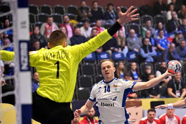 KRISTIANSTAD, SWEDEN 20260118 Iceland s Omar Ingi Magnusson in action against Poland s goalkeeper Milosz Walach during the 2026 EHF European Men s Handball Championship the EHF Euro 2026 match between Poland and Iceland at Kristianstad Arena, in Kristianstad, Sweden, on January 18, 2026 KRISTIANSTAD SWEDEN x50090x  Copyright: xJohanxNilsson TTx EHF EURO 2026 POLAND-ICELAND