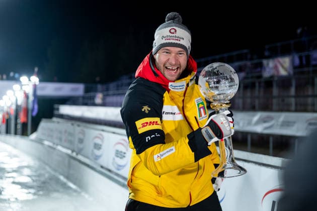 LOCHNER Johannes (Deutschland) jubelt ueber den Sieg im Gesamtweltcup, GER, IBSF Bob Weltcup Altenberg, Viererbob Herren, Saison 2025 2026, 18.01.2026 GER, IBSF Bob Weltcup Altenberg, Viererbob Herren, Saison 2025 2026, 18.01.2026 Altenberg *** LOCHNER Johannes Germany celebrates victory in the overall World Cup, GER, IBSF Bobsleigh World Cup Altenberg, 4-man bobsleigh men, 2025 2026 season, 18 01 2026 GER, IBSF Bobsleigh World Cup Altenberg, 4-man bobsleigh men, 2025 2026 season, 18 01 2026 Altenberg Copyright: xEibner-Pressefoto Memmlerx EP_MMR