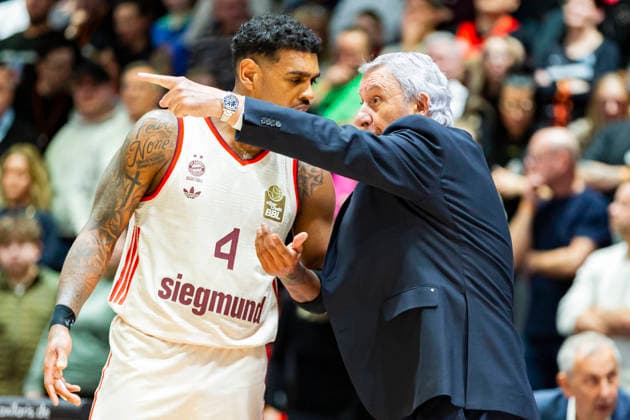 18 01 2026, xomx, Basketball easyCredit BBL Bundesliga, NINERS Chemnitz FC Bayern Munich v l Svetislav Pesic Bayern Munich Coach Xaviar Rathan Mayes Bayern Munich Chemnitz