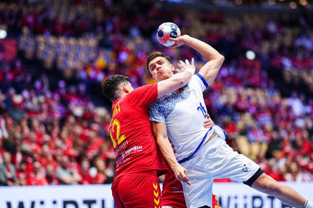 Marko Stojkovikj North Macedonia, 42 , Francisco Costa Portugal, 26 DEN, North Macedonia vs Portugal, Handball, EHF European Championship 2026, Group B, Matchday 2, 18 01 2026 DEN, North Macedonia vs Portugal, Handball, EHF European Championship 2026, Group B, Matchday 2, 18 01 2026 Herning Copyright: xEibner-Pressefoto MarcelxvonxFehrnx EP_MFN