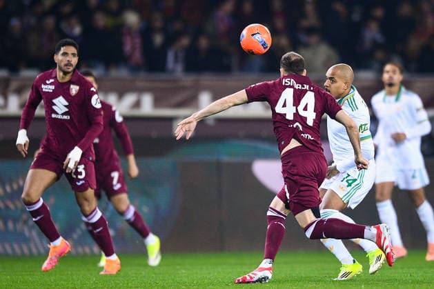 2026-01-18 Torino FC v AS Roma - Serie A TURIN, ITALY - JANUARY 18: Ardian Ismajli of Torino FC, Donyell Malen of AS Roma during the Serie A match between Torino FC and AS Roma at Stadio Olimpico di Torino on January 18, 2026 in Turin, Italy. (Photo by Alberto Gandolfo BSR Agency) Turin Italy Content not available for redistribution in The Netherlands directly or indirectly through any third parties. Copyright: xBSRxAgencyx
