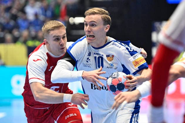 KRISTIANSTAD, SVERIGE 20260118 Poland s Piotr Jedraszczyk and Iceland s Gisli Kristjansson in action during the 2026 EHF European Men s Handball Championship the EHF Euro 2026 match between Poland and Iceland at Kristianstad Arena, in Kristianstad, Sweden, on January 18, 2026 KRISTIANSTAD SVERIGE x50090x  Copyright: xJohanxNilsson TTx EHF EURO 2026 POLAND-ICELAND