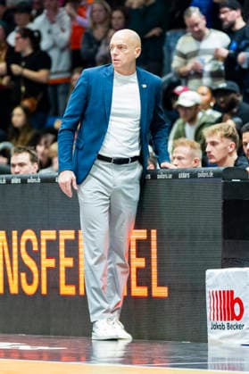 18 01 2026, xomx, Basketball easyCredit BBL Bundesliga, NINERS Chemnitz FC Bayern Munich v l Rodrigo Pastore Niners Chemnitz Coach Chemnitz