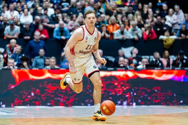18 01 2026, xomx, Basketball easyCredit BBL Bundesliga, NINERS Chemnitz FC Bayern Munich v l Justus Hollatz Bayern Munich on the ball single image, cropped image, Chemnitz