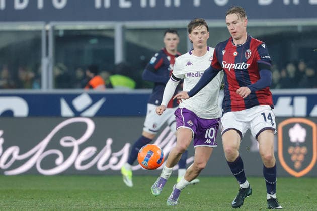 Foto IPP Emanuele Pennacchio Bologna 18 01 2026 Campionato Calcio Serie A 2025-2026 Bologna FC - ACF Fiorentina Nella foto Torbjorn Heggem of Bologna FC under pressure from Albert Gudmundsson of ACF Fiorentina italyphotopress world copyright Bologna italy Italia ITALY  Copyright: xR4924_italyphotopressx