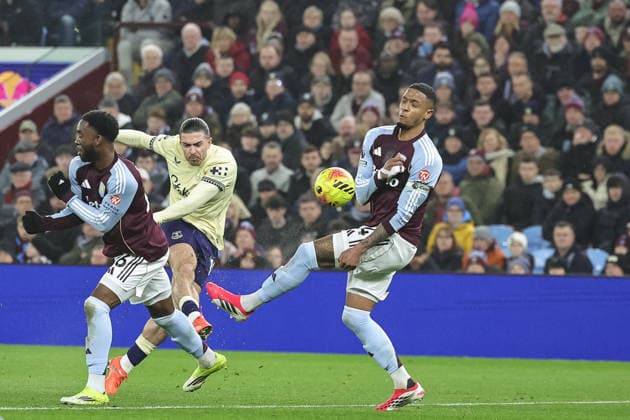 Premier League Aston Villa v Everton Jack Grealish of Everton shoots on goal during the Premier League match Aston Villa vs Everton at Villa Park, Birmingham, United Kingdom, 18th January 2026 (Photo by Mark Cosgrove News Images) Birmingham Villa Park West Midlands United Kingdom Copyright: xMarkxCosgrove NewsxImagesx