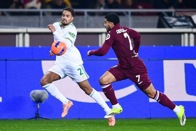 2026-01-18 Torino FC v AS Roma - Serie A TURIN, ITALY - JANUARY 18: Devyne Rensch of AS Roma battles for the ball with Zakaria Aboukhlal of Torino FC during the Serie A match between Torino FC and AS Roma at Stadio Olimpico di Torino on January 18, 2026 in Turin, Italy. (Photo by Alberto Gandolfo BSR Agency) Turin Italy Content not available for redistribution in The Netherlands directly or indirectly through any third parties. Copyright: xBSRxAgencyx