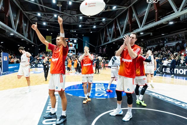 18 01 2026, xomx, Basketball easyCredit BBL Bundesliga, NINERS Chemnitz FC Bayern München v l The game is over Final score 59 87 Chemnitz