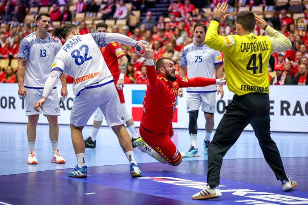 18 01 2026, Handball, Men s EHF EURO 2026, Portugal North Macedonia, Jyske Bank Boxing in Herning, Denmark, Preliminary Round Zharko Peshevski North Macedonia 33 is moored by Luis Diogo Sousa Frade Portugal 82 Denmark