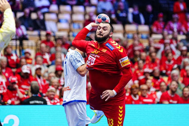Throw Goal Zharko Peshevski North Macedonia, 33 DEN, North Macedonia vs Portugal, Handball, EHF European Championship 2026, Group B, Matchday 2, 18 01 2026 DEN, North Macedonia vs Portugal, Handball, EHF European Championship 2026, Group B, Matchday 2, 18 01 2026 Herning Copyright: xEibner-Pressefoto MarcelxvonxFehrnx EP_MFN