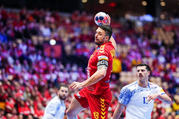Throw Goal Filip Kuzmanovski North Macedonia, 18 DEN, North Macedonia vs Portugal, Handball, EHF European Championship 2026, Group B, Matchday 2, 18 01 2026 DEN, North Macedonia vs Portugal, Handball, EHF European Championship 2026, Group B, Matchday 2, 18 01 2026 Herning Copyright: xEibner-Pressefoto MarcelxvonxFehrnx EP_MFN