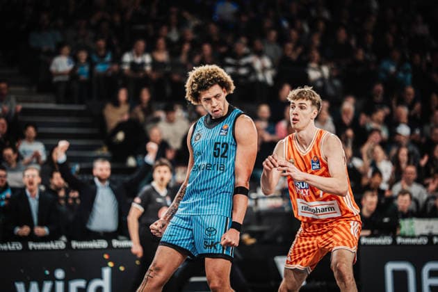 Basketball Men Season 2025 2026 easyCredit Basketball Bundesliga Veolia Towers Hamburg vs Ratiopharm Ulm 18 01 2026 f l Zacharie Perrin 52, Veolia Towers Hamburg and Tobias Jensen 7, Ratiopharm Ulm Hamburg Inselpark Arena Hamburg Germany