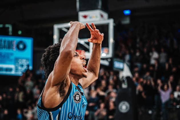Basketball Men Season 2025 2026 easyCredit Basketball Bundesliga Veolia Towers Hamburg vs Ratiopharm Ulm 18 01 2026 Ross Williams 34, Hamburg Towers cheers after the win Hamburg Inselpark Arena Hamburg Germany