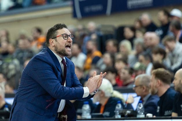 Marco Ramondino SYNTAINICS MBC, Head Coach cheers on his team, GER, Rostock Seawolves vs SYNTAINICS MBC, easycredit BBL, Basketball, Bundesliga, Matchday 16, Season 2025 2026, 18 01 2026 GER, Rostock Seawolves vs SYNTAINICS MBC, easycredit BBL, Basketball, Bundesliga, Matchday 16, Season 2025 2026, 18 01 2026 Rostock Copyright: xEibner-Pressefoto DenverxEhrlichx EP_DEH