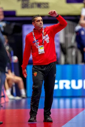 18 01 2026, Handball, Men s EHF EURO 2026, Portugal North Macedonia, Jyske Bank Boxing in Herning, Denmark, Preliminary Round Headcoach Kiril Lazarov North Macedonia hc gesticulating on the sidelines Denmark
