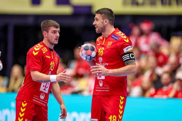 18 01 2026, Handball, Men s EHF EURO 2026, Portugal North Macedonia, Jyske Bank Boxen in Herning, Denmark, Preliminary Round Marko Mitev North Macedonia 10 next to Filip Kuzmanovski North Macedonia 18 Denmark