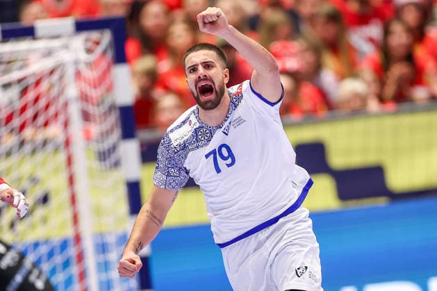 18 01 2026, Handball, Men s EHF EURO 2026, Portugal North Macedonia, Jyske Bank Boxing in Herning, Denmark, Preliminary Round Martim Mota Costa Portugal 79 cheering Denmark
