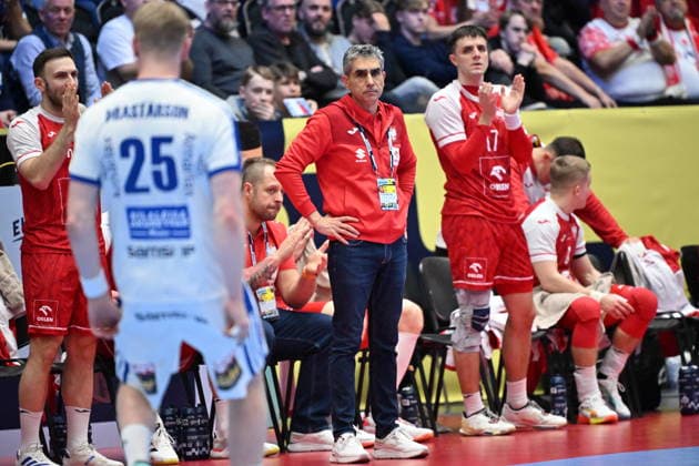 KRISTIANSTAD, SWEDEN 20260118 Poland s coach Jesus Gonzalez during the 2026 EHF European Men s Handball Championship the EHF Euro 2026 match between Poland and Iceland at Kristianstad Arena, in Kristianstad, Sweden, on January 18, 2026 KRISTIANSTAD SWEDEN x50090x  Copyright: xJohanxNilsson TTx EHF EURO 2026 POLAND-ICELAND