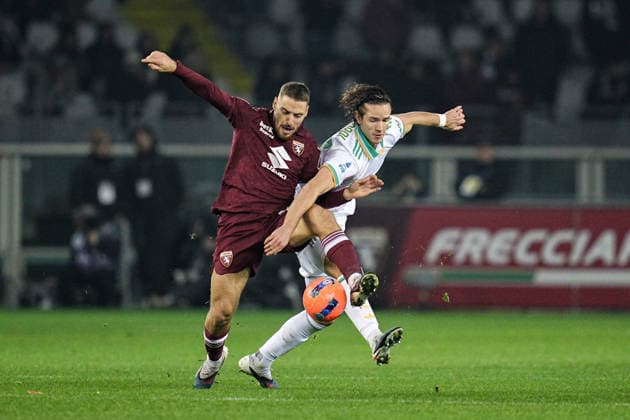 TorinoÕs Nikola Vlasic fights for the ball with RomaÕs Matias Soule during the Serie A soccer match between Torino Fc and Roma at the Stadio Olimpico Grande Torino in Turin, north west Italy - January 18, 2026. - Soccer  Copyright: xMarcoxAlpozzi LaPressex