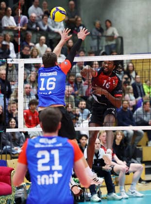 18 01 2026, Germany, Ludwigsburg, Volleyball Barock Volleys Ludwigsburg vs Baden Volleys SSC Karlsruhe, Omene Nyherowo LB, right