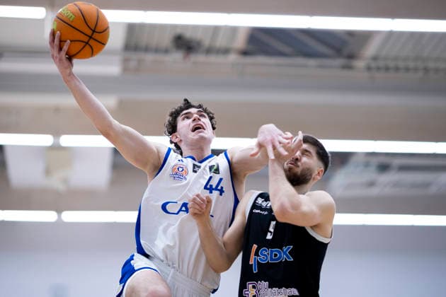 BARMER 2 Basketball Bundesliga ProB Süd CATL Basketball Löwen vs SV Fellbach Flashers Erfurt 18 01 2026 Samuel Elias Nellessen 44 CATL Basketball Löwen vs Nik Philip Schlipf 9 SV Fellbach Flashers BARMER 2 Basketball Bundesliga ProB Süd CATL Basketball Löwen vs SV Fellbach Flashers Riethsporthalle Erfurt 18 01 2026 Copyright: xBEAUTIFULxSPORTS Duehringx