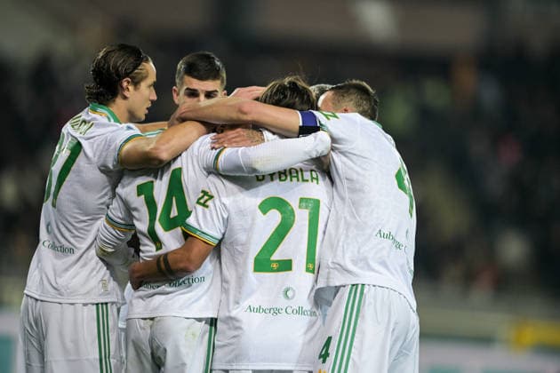 Roma players celebrate Malen s first goal together during the Serie A match between Torino FC and AS Roma at Stadio Olimpico di Torino on January 18, 2026 in Turin, Italy.  Copyright: xAndreaxAmato IPAxSportx xipa-agency.netx xx IPA_70263435 IPA_Agency_IPA70263435
