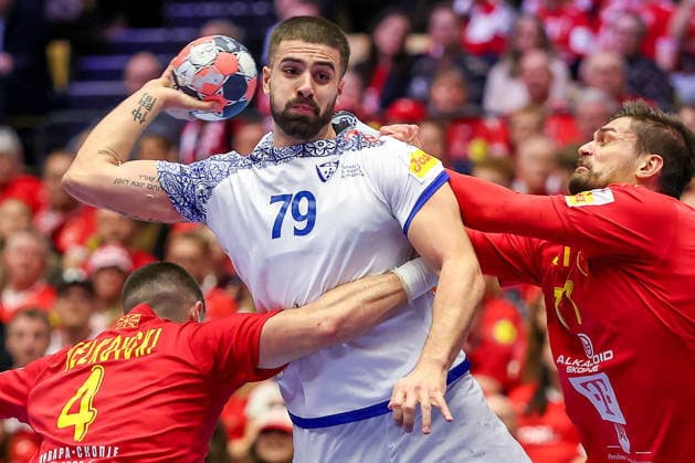 18 01 2026, Handball, Men s EHF EURO 2026, Portugal North Macedonia, Jyske Bank Boxing in Herning, Denmark, Preliminary Round Martim Mota Costa Portugal 79 in duel against Martin Velkovski North Macedonia 04 Martin Serafimov North Macedonia 77 Denmark