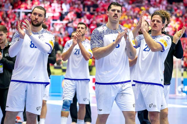 18 01 2026, Handball, Men s EHF EURO 2026, Portugal North Macedonia, Jyske Bank Boxing in Herning, Denmark, Preliminary Round Final celebration Portugal after the 29 29 against North Macedonia Luis Diogo Sousa Frade Portugal 82 Leonel Gomes Silva Fernandes Portugal 21 Rocha Nogueira Portugal 13 Antonio Antunes Baeta Rodrigues Areia Portugal 25 Denmark