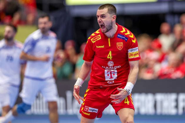 18 01 2026, Handball, Men s EHF EURO 2026, Portugal North Macedonia, Jyske Bank Boxing in Herning, Denmark, Preliminary Round Martin Velkovski North Macedonia 04 cheering Denmark