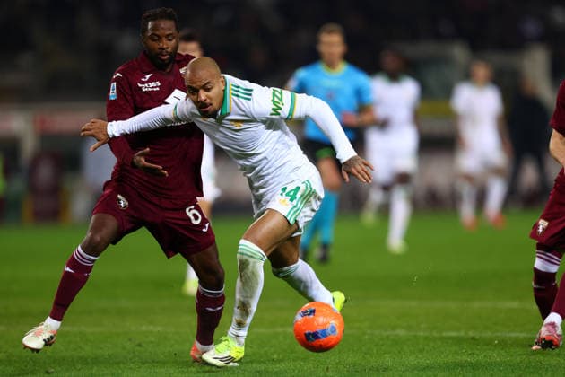 Adrien Tameze (Torino Fc) und Donyell Malen (As Roma) battle for the ball, Serie A, Torino FC v AS Roma, Olimpico, January 18, 2026, Turin, Italy.