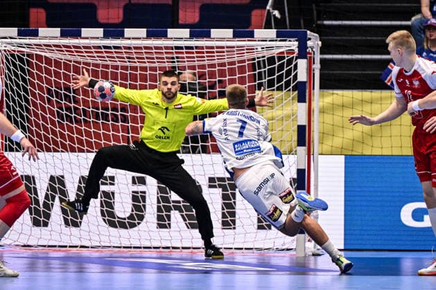Milosz Walach of Poland, Viggo Kristjansson of Iceland during Men s EHF Euro 2026 - Poland vs Iceland, Handball match in Kristianstad, Sweden, January 18 2026  Copyright: xLuigixCanu IPAxSportx xipa-agency.netx xx IPA_70264255 IPA_Agency_IPA70264255