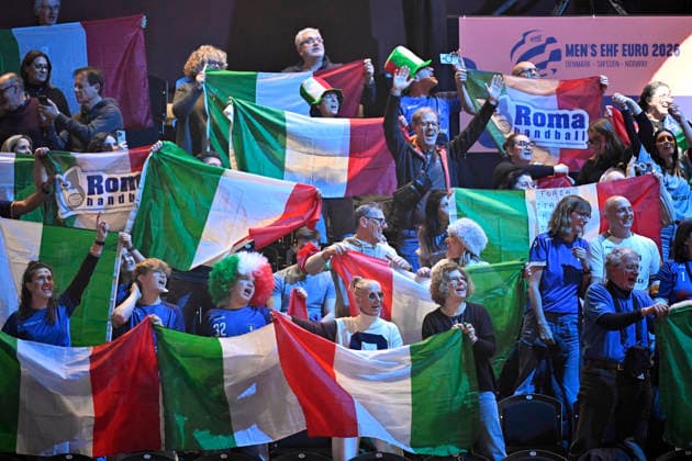 KRISTIANSTAD, SWEDEN 20260118 Italy s fans during the 2026 EHF European Men s Handball Championship the EHF Euro 2026 match between Italy and Hungary at Kristianstad Arena, in Kristianstad, Sweden, on January 18, 2026 KRISTIANSTAD SWEDEN x50090x  Copyright: xJohanxNilsson TTx EHF EURO 2026 ITALY-HUNGARY