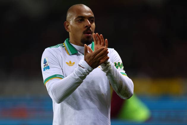 Torino Fc - AS Roma Donyell Malen of AS Roma greets the fans at the end of the Serie A match beetween Torino Fc and AS Roma at Stadio Olimpico on January 21, 2026 in Turin, Italy . Torino Stadio Olimpico Italy Copyright: xMarcoxCanonierox