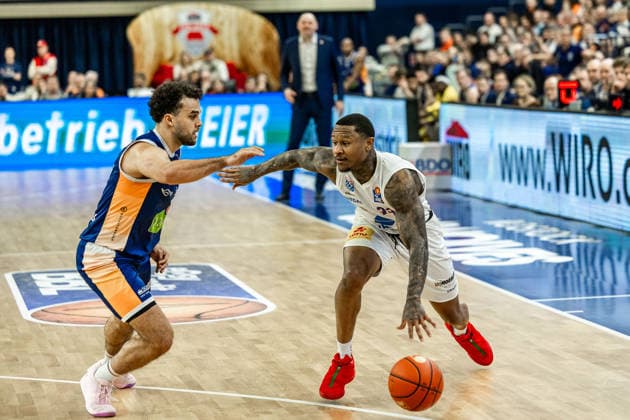 Charles Callison SYNTAINICS MBC, 23 Elias Baggette ROSTOCK SEAWOLVES, 04 , GER, Rostock Seawolves vs SYNTAINICS MBC, easycredit BBL, Basketball, Bundesliga, Matchday 16, Season 2025 2026, 18 01 2026 GER, Rostock Seawolves vs SYNTAINICS MBC, easycredit BBL, Basketball, Bundesliga, Matchday 16, Season 2025 2026, 18 01 2026 Rostock Copyright: xEibner-Pressefoto DenverxEhrlichx EP_DEH