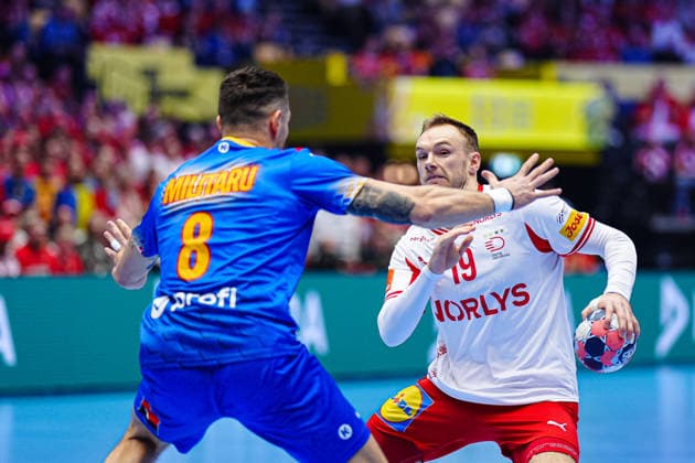 Robert Militaru Romania, 08 , Mathias Gidsel Denmark, 19 DEN, Romania vs Denmark, Handball, EHF European Championship 2026, Group B, Matchday 2, 18 01 2026 DEN, Romania vs Denmark, Handball, EHF European Championship 2026, Group B, Matchday 2, 18 01 2026 Herning Copyright: xEibner-Pressefoto MarcelxvonxFehrnx EP_MFN