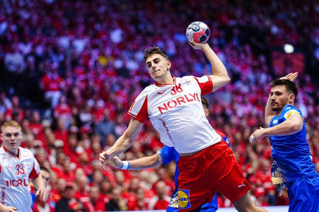 Throw Goal Mads Hoxer Denmark, 38 DEN, Romania vs Denmark, Handball, EHF European Championship 2026, Group B, Matchday 2, 18 01 2026 DEN, Romania vs Denmark, Handball, EHF European Championship 2026, Group B, Matchday 2, 18 01 2026 Herning Copyright: xEibner-Pressefoto MarcelxvonxFehrnx EP_MFN