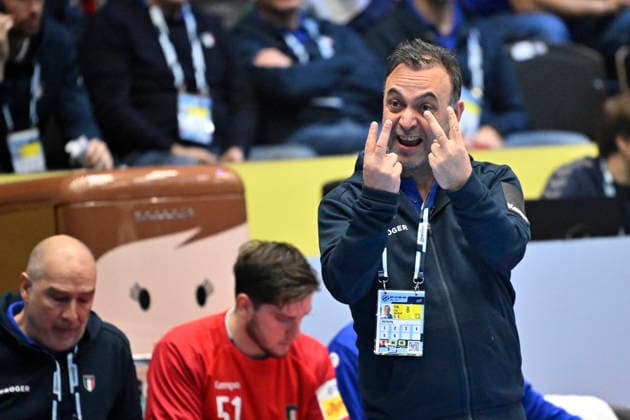 KRISTIANSTAD, SVERIGE 20260118 Italy s coach Bob Hanning during the 2026 EHF European Men s Handball Championship the EHF Euro 2026 match between Italy and Hungary at Kristianstad Arena, in Kristianstad, Sweden, on January 18, 2026 KRISTIANSTAD SVERIGE x50090x  Copyright: xJohanxNilsson TTx EHF EURO 2026 ITALY-HUNGARY