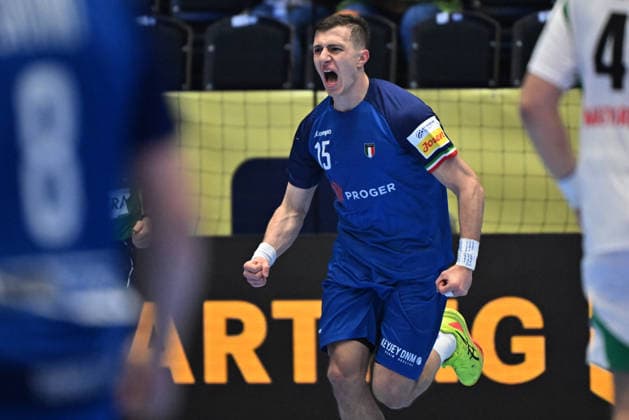 KRISTIANSTAD, SWEDEN 20260118 Italy s Simone Mengon celebrates goal during the 2026 EHF European Men s Handball Championship the EHF Euro 2026 match between Italy and Hungary at Kristianstad Arena, in Kristianstad, Sweden, on January 18, 2026 KRISTIANSTAD SWEDEN x50090x  Copyright: xJohanxNilsson TTx EHF EURO 2026 ITALY-HUNGARY