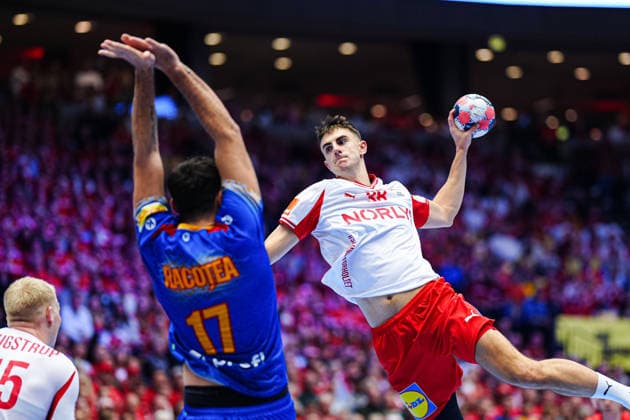 Throw Goal Mads Hoxer Denmark, 38 DEN, Romania vs Denmark, Handball, EHF European Championship 2026, Group B, Matchday 2, 18 01 2026 DEN, Romania vs Denmark, Handball, EHF European Championship 2026, Group B, Matchday 2, 18 01 2026 Herning Copyright: xEibner-Pressefoto MarcelxvonxFehrnx EP_MFN