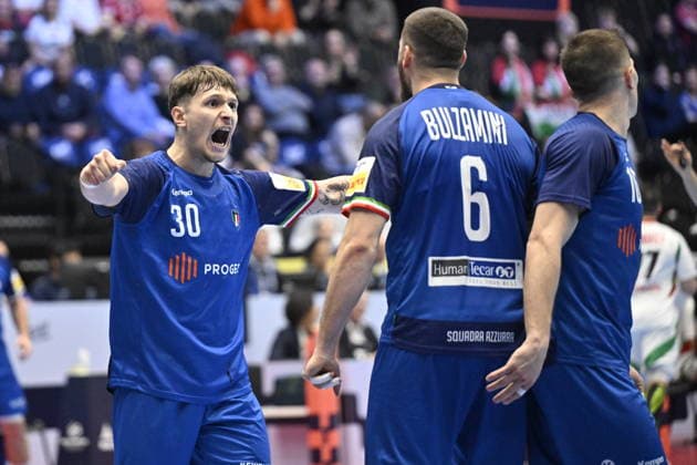 KRISTIANSTAD, SWEDEN 20260118 Italy s Tommaso Romei and Davide Bulzamini during the 2026 EHF European Men s Handball Championship the EHF Euro 2026 match between Italy and Hungary at Kristianstad Arena, in Kristianstad, Sweden, on January 18, 2026 KRISTIANSTAD SWEDEN x50090x  Copyright: xJohanxNilsson TTx EHF EURO 2026 ITALY-HUNGARY