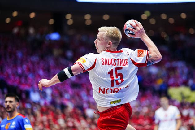 Throw Goal Magnus Saugstrup Denmark, 15 DEN, Romania vs Denmark, Handball, EHF European Championship 2026, Group B, Matchday 2, 18 01 2026 DEN, Romania vs Denmark, Handball, EHF European Championship 2026, Group B, Matchday 2, 18 01 2026 Herning Copyright: xEibner-Pressefoto MarcelxvonxFehrnx EP_MFN