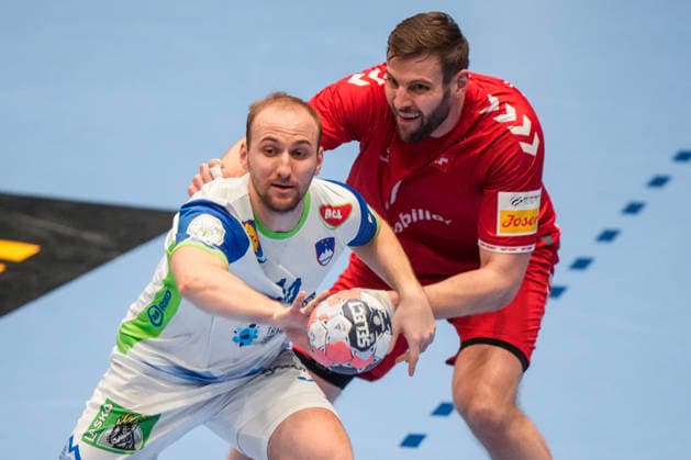 European Handball Championship, Switzerland Slovenia Baerum 20260118 Slovenia s Domen Tajnik and Switzerland s Samuel Röthlisberger during the European Championship handball match between Switzerland and Slovenia in Unity arena Photo Cornelius Poppe NTB Baerum Norway EDITORIAL USE ONLY RESTRICTED USE FOR BETTING COMPANIES  Copyright: xCorneliusxPoppex xNTBx