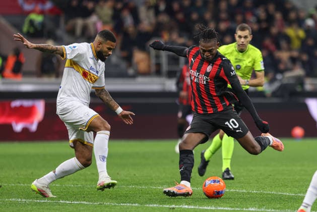 AC Milan™s Rafael Leao makes an attempt to score during the Serie A soccer match between A.C Milan. and Lecce at the San Siro Stadium in Milan, Italy - Sunday, January 18, 2026. - Soccer .  Copyright: xStefanoxNicoli LaPressex