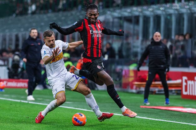 AC Milan vs US Lecce Serie A 2025 26 18 01 2026 Rafael Leao of AC Milan competes for the ball with Ylber Ramadani of US Lecce during Serie A 2025 26 football match between AC Milan and US Lecce at San Siro Stadium in Milan Copyright: xBEAUTIFULxSPORTS Carabellix